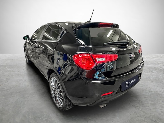 Alfa Romeo Giulietta 3 of 5