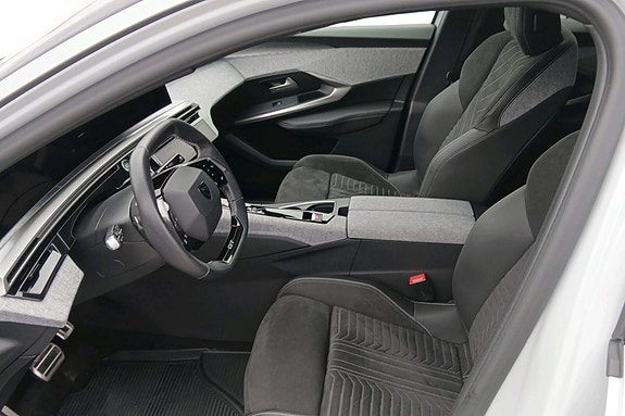 Peugeot e-3008 5 of 10