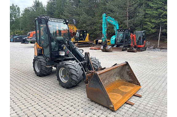 Giant V452T X-TRA HD 2 of 5