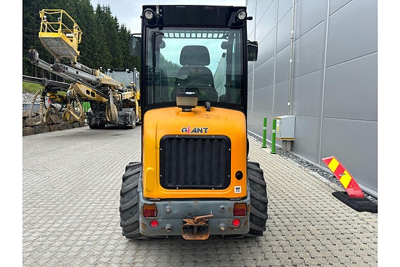 Giant V452T X-TRA HD 4 of 5