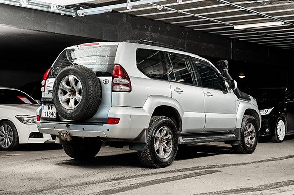 Toyota Land Cruiser 2 of 5