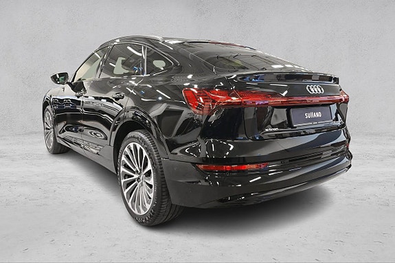 Audi e-tron Sportback 3 of 5