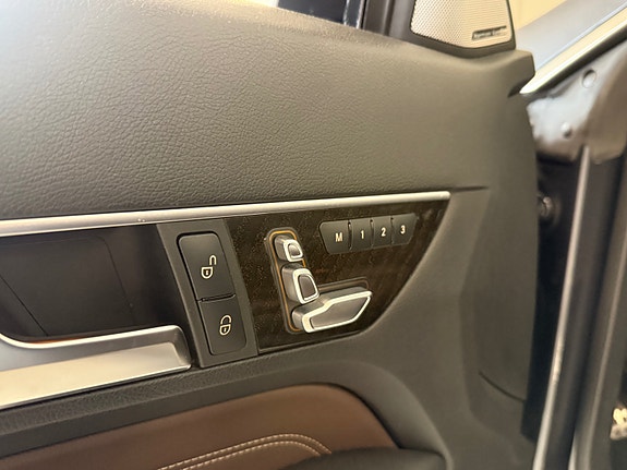 Mercedes-Benz E500 16 of 25