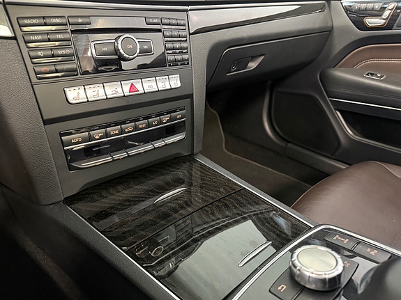 Mercedes-Benz E500 19 of 25