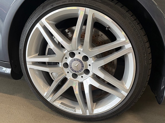 Mercedes-Benz E500 5 of 25