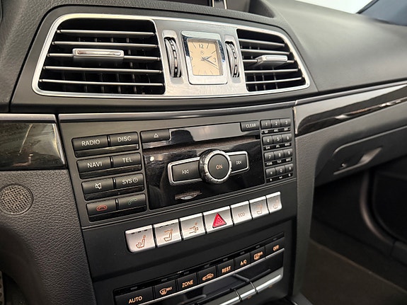 Mercedes-Benz E500 18 of 25