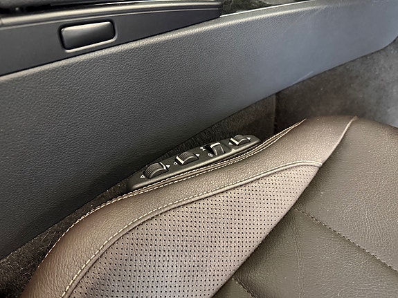 Mercedes-Benz E500 6 of 25