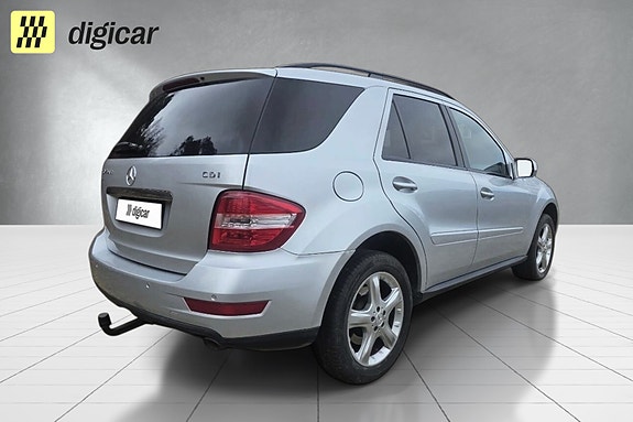 Mercedes-Benz ML280 5 of 5