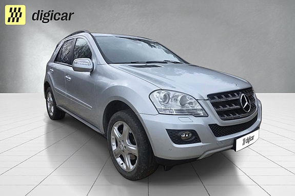 Mercedes-Benz ML280 3 of 5