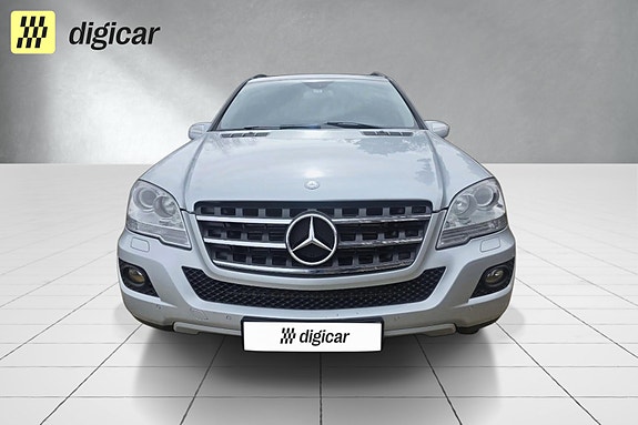 Mercedes-Benz ML280 2 of 5