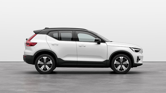 Volvo XC40 4 of 5