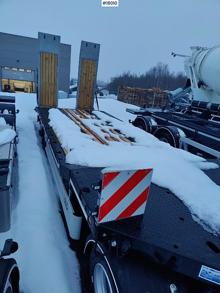 Fliegl DTS 300 maskinslep med hydrauliske kjørebruer 4 of 5