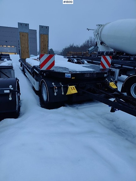Fliegl DTS 300 maskinslep med hydrauliske kjørebruer 3 of 5