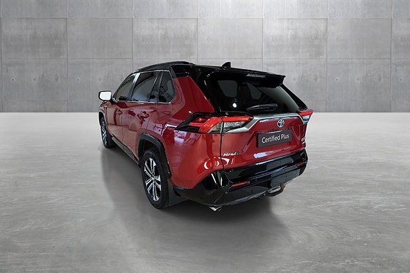 Toyota RAV4 Plug-in Hybrid 3 of 5