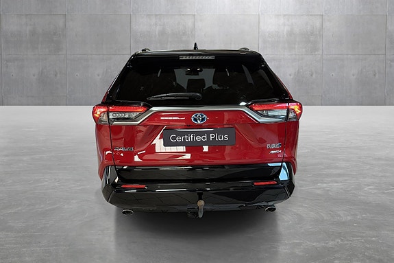 Toyota RAV4 Plug-in Hybrid 4 of 5