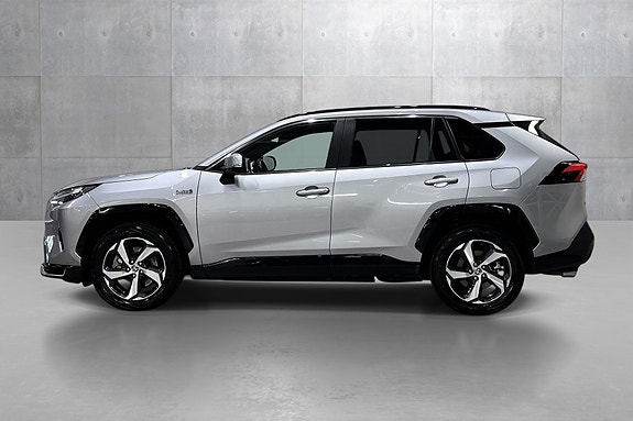 Toyota RAV4 Plug-in Hybrid 3 of 5