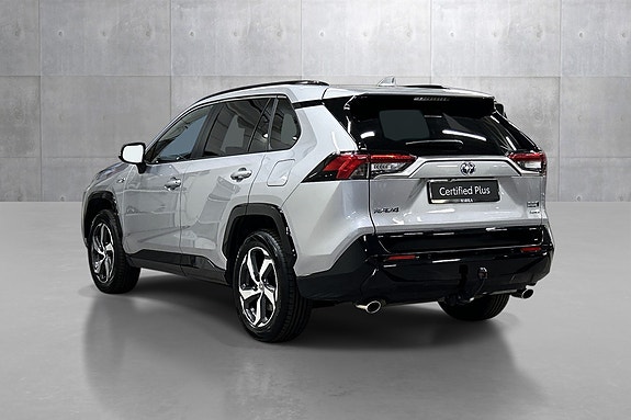 Toyota RAV4 Plug-in Hybrid 4 of 5