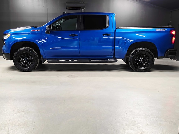 Chevrolet Silverado 4 of 5