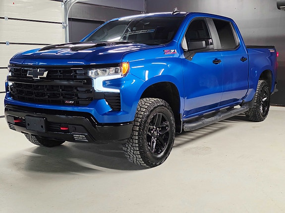 Chevrolet Silverado 3 of 5