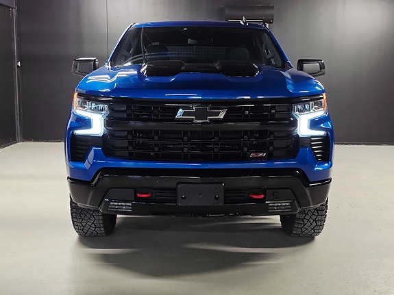 Chevrolet Silverado 2 of 5