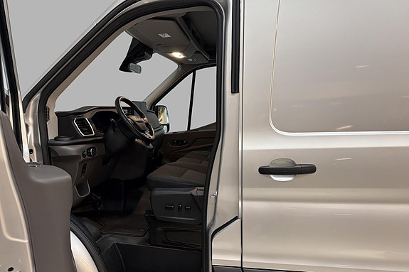 Ford Transit 12 of 21