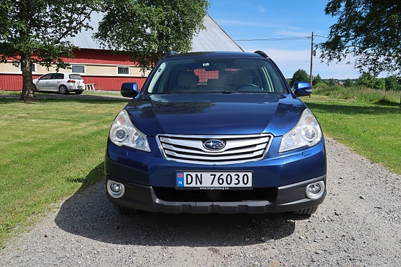 Subaru Legacy 3 of 5