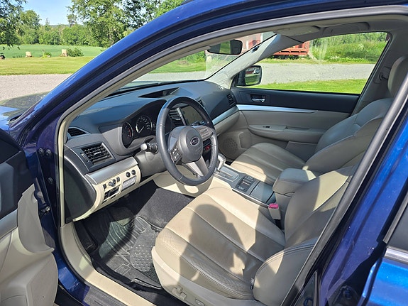 Subaru Legacy 12 of 30