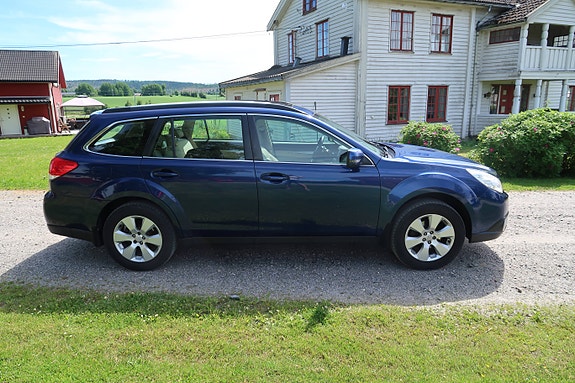 Subaru Legacy 5 of 5