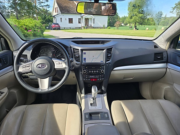 Subaru Legacy 13 of 30