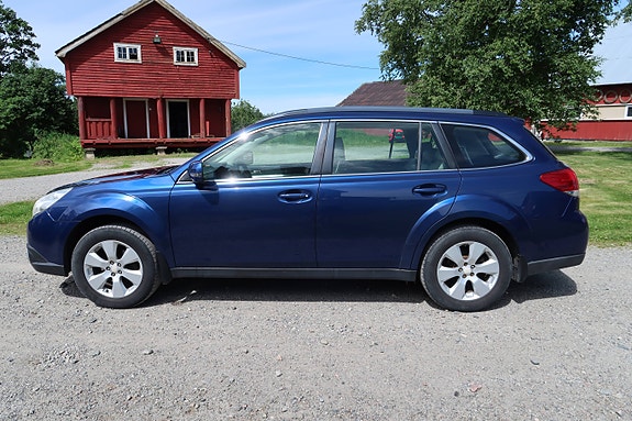 Subaru Legacy 9 of 30
