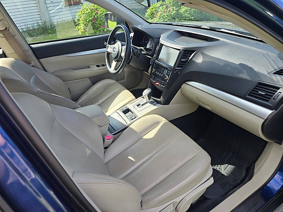 Subaru Legacy 15 of 30