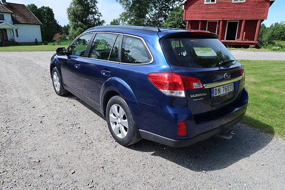 Subaru Legacy 8 of 30