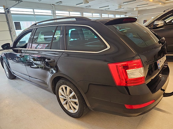 Skoda Octavia 2 of 5