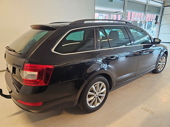 Skoda Octavia 3 of 5