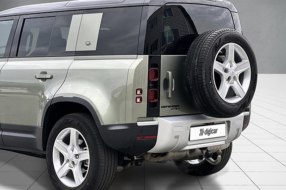 Land Rover Defender 110 4 of 5