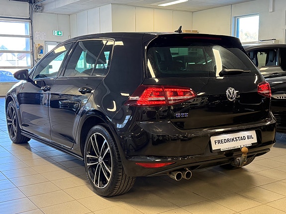 Volkswagen Golf VII 2 of 5