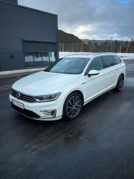 Volkswagen Passat 3 of 18