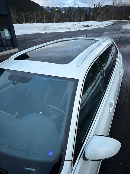 Volkswagen Passat 2 of 18