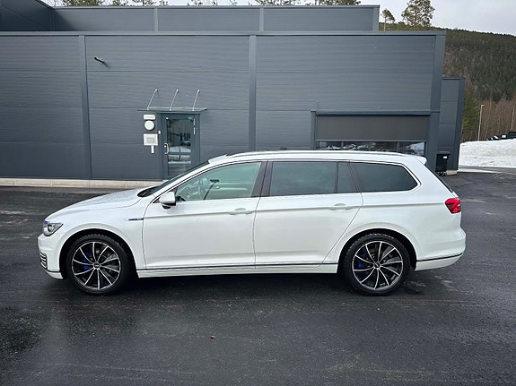 Volkswagen Passat 4 of 18