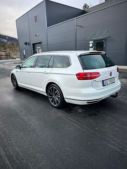 Volkswagen Passat 5 of 18