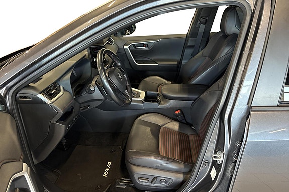 Toyota RAV4 Plug-in Hybrid 5 of 5
