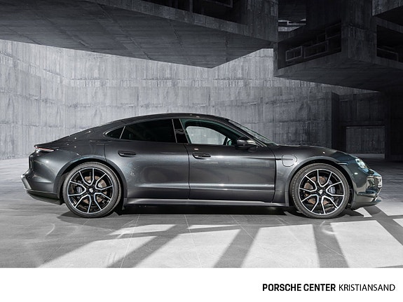 Porsche Taycan 3 of 5