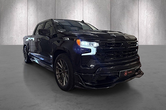 Chevrolet Silverado 3 of 5