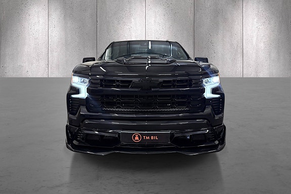 Chevrolet Silverado 2 of 5