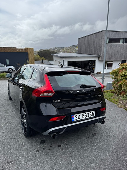 Volvo V40 4 of 5