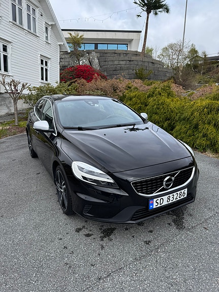 Volvo V40 2 of 5