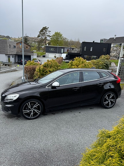 Volvo V40 3 of 5