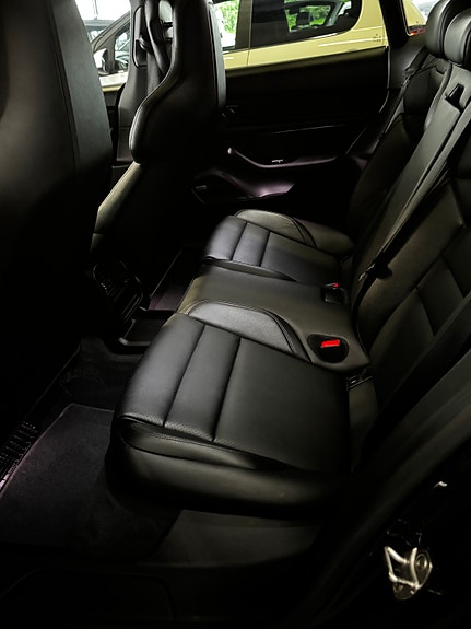Porsche Taycan Cross Turismo 8 of 15