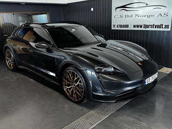 Porsche Taycan Cross Turismo 2 of 15
