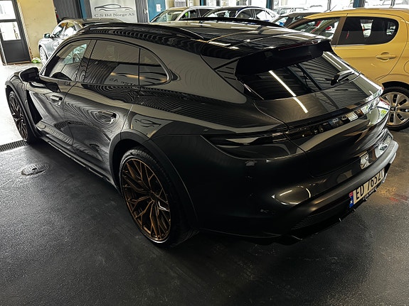 Porsche Taycan Cross Turismo 4 of 15